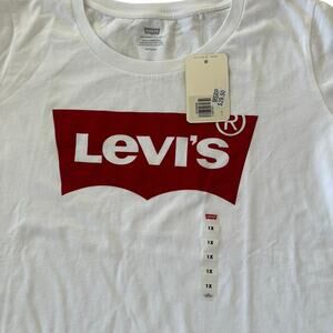 NWT women’s white Levi’s red logo graphic t-shirt  short sleeve 1X